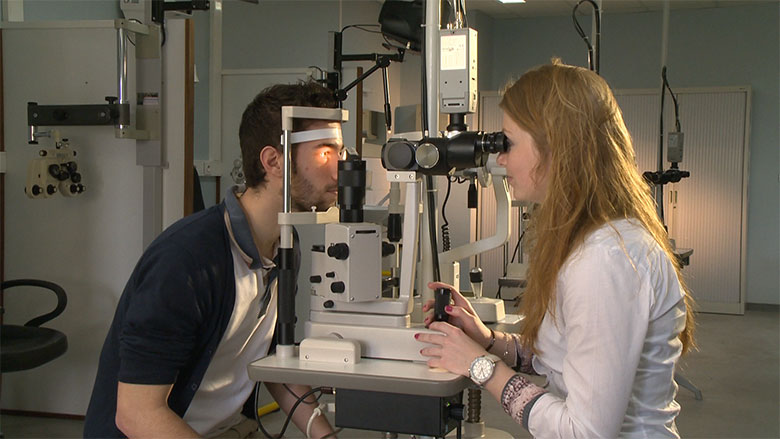 que faire après un bts opticien lunetier